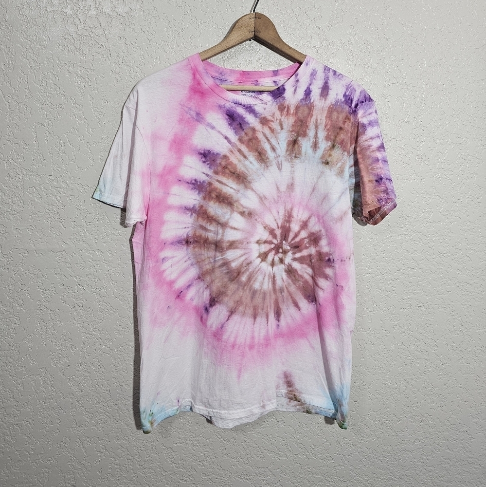 NWOT Custom Ice Spiral Tie Dyed Gildan Tee